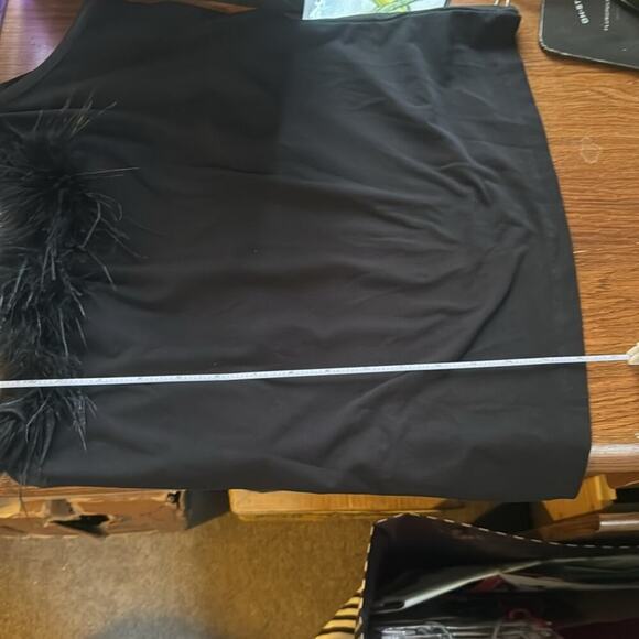 feathered black tank top - Picture 4 of 5
